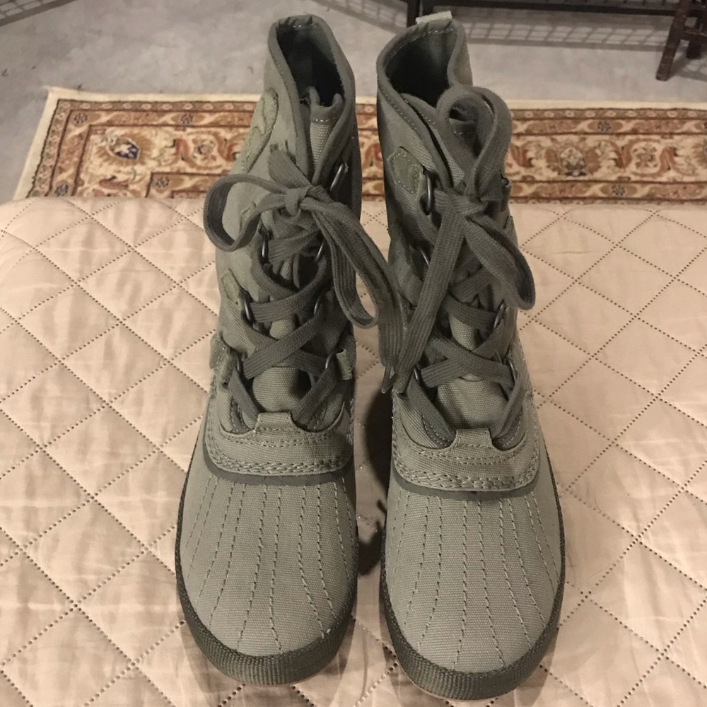 New Sorel Tivoli Rugged boots sz 9